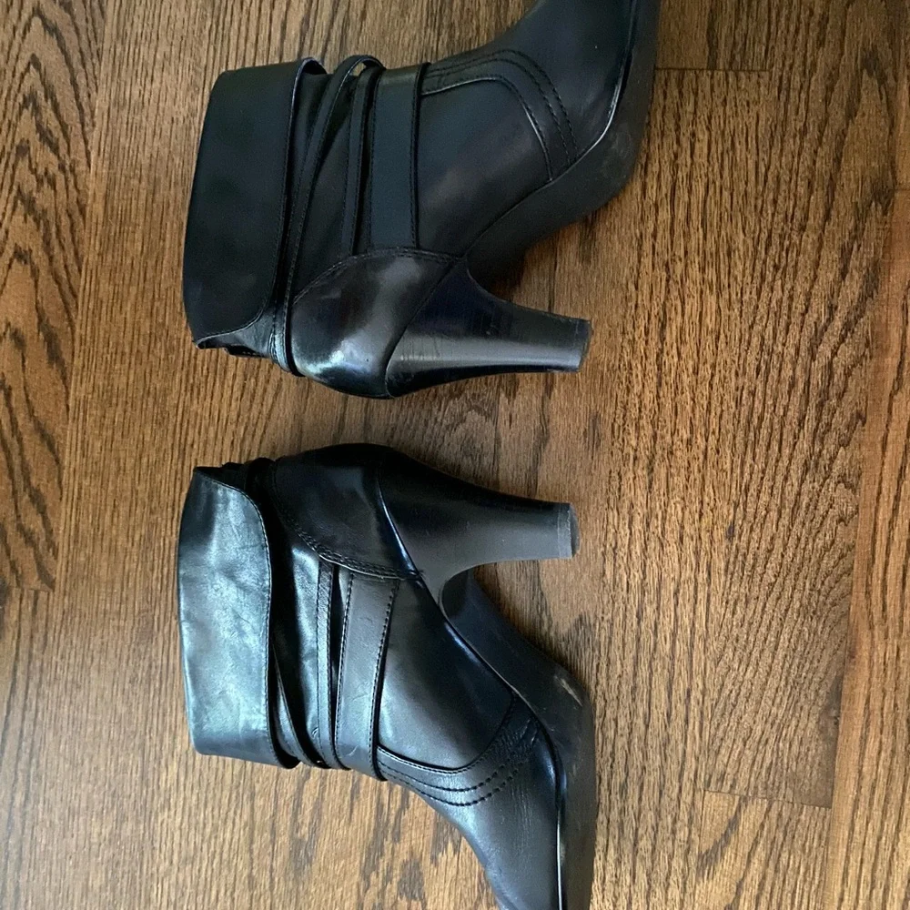 Coach and Four Leather Boots. - Picture 4 of 7